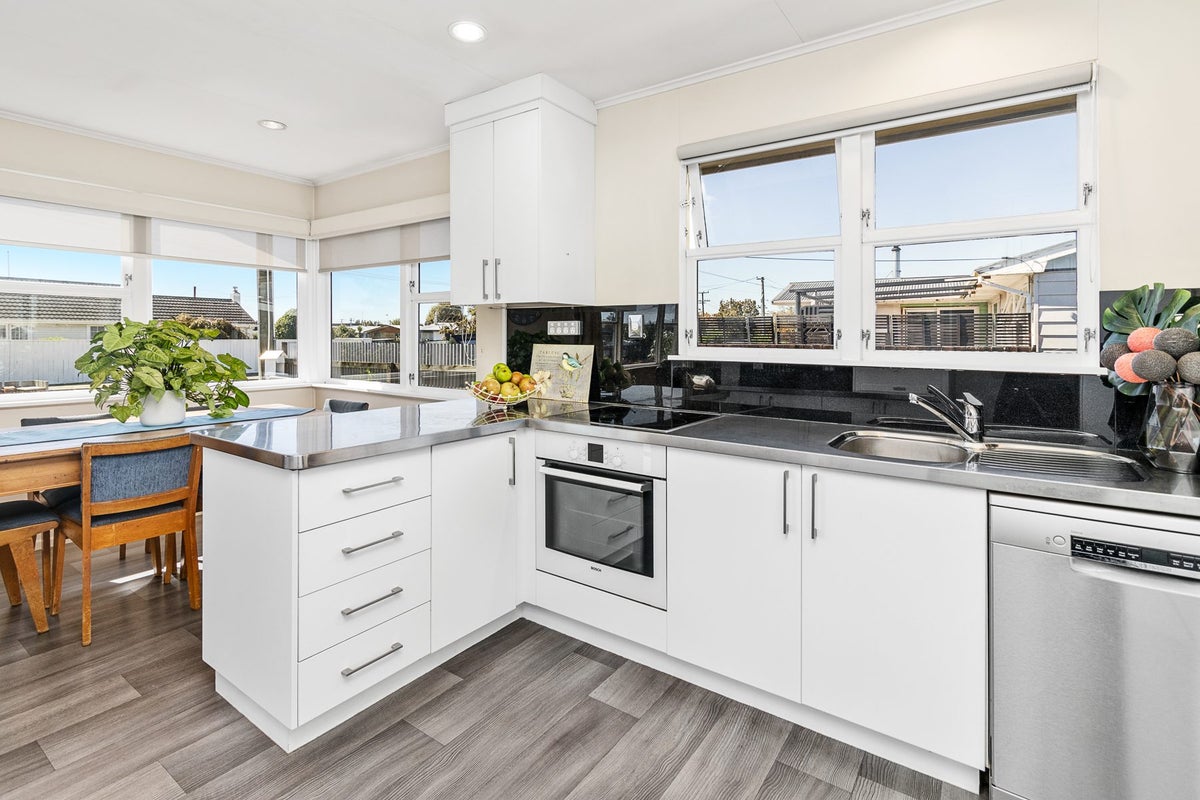11 Cleghorn Street, Redwoodtown, Blenheim - Carousel 2