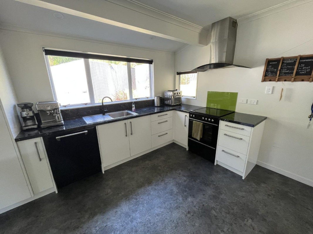 5 Virginia Heights, Otamatea, Whanganui - Carousel 2
