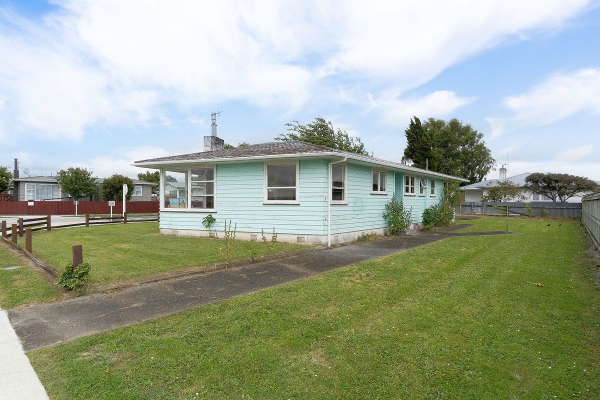 2 Balmoral Street, Levin, Levin - Carousel 1