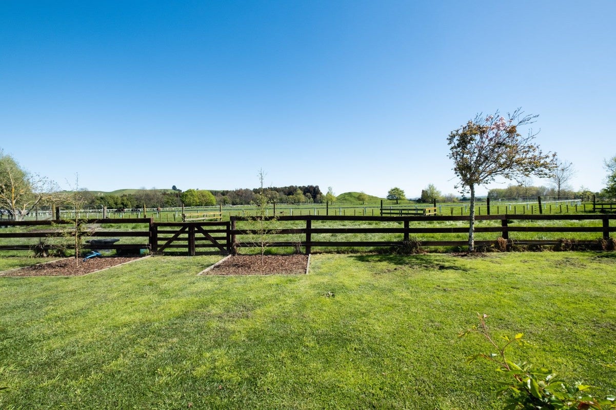 2 Parkridge Place, Waiohiki, Napier - Carousel 23