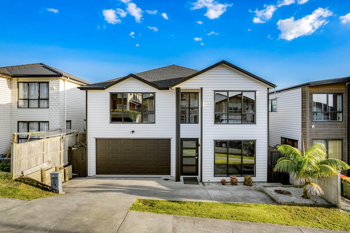 39 Hangahai Road, Flat Bush, Auckland - Carousel 1