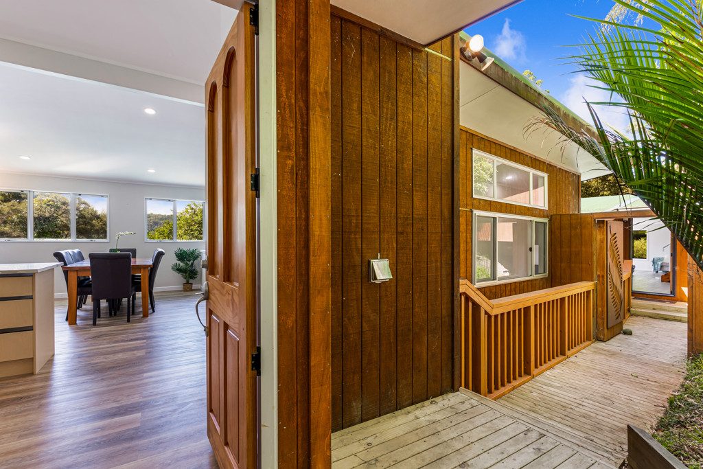 19 Te Aute Ridge Road, Waitākere, Auckland - Carousel 1