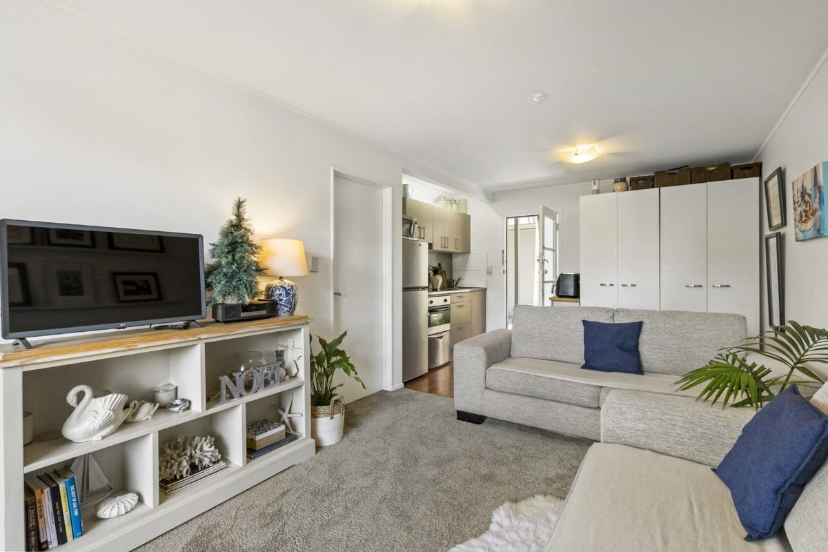 3/11 Sentinel Road, Herne Bay, Auckland - Carousel 2