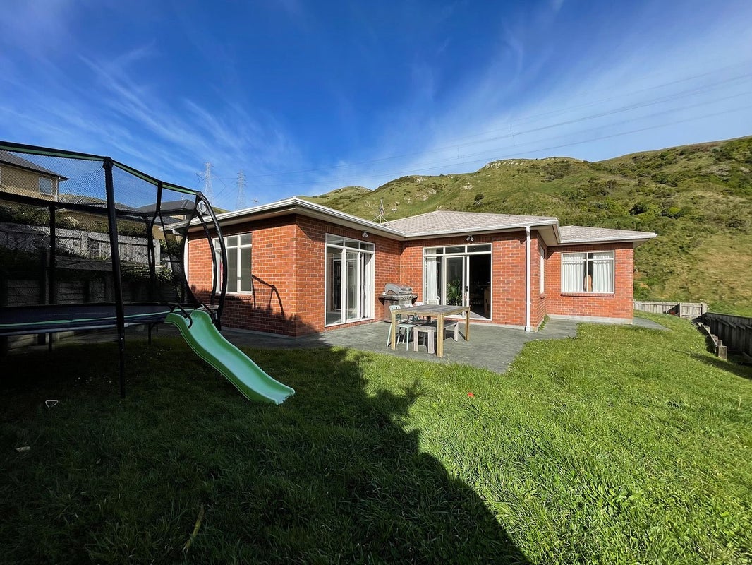 35 Erlestoke Crescent, Churton Park, Wellington - Carousel 23