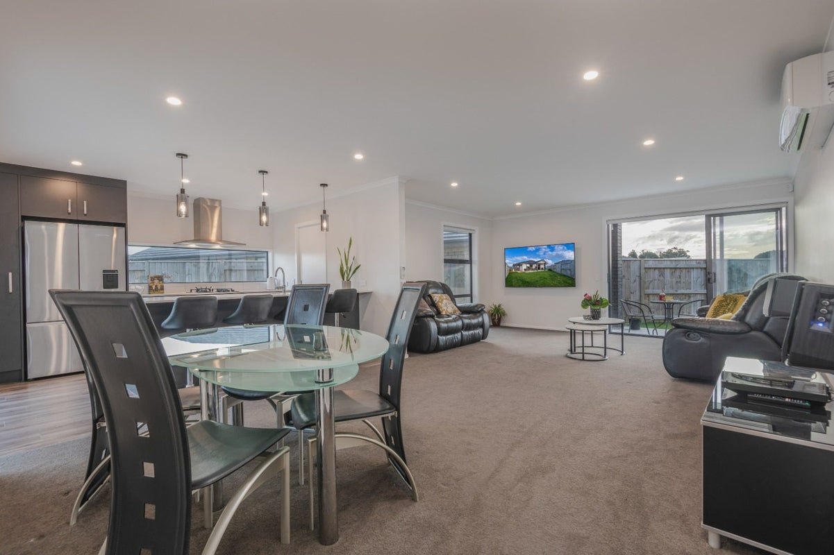 90 Johnstone Drive, Fitzherbert, Palmerston North - Carousel 2
