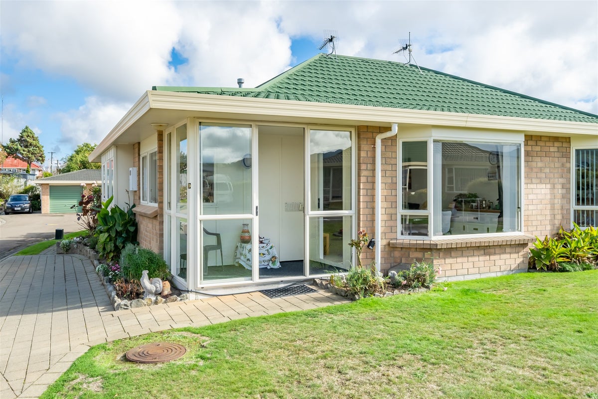 29/17 JOHN ST, TRENTHAM, UPPER HUTT - Carousel 1
