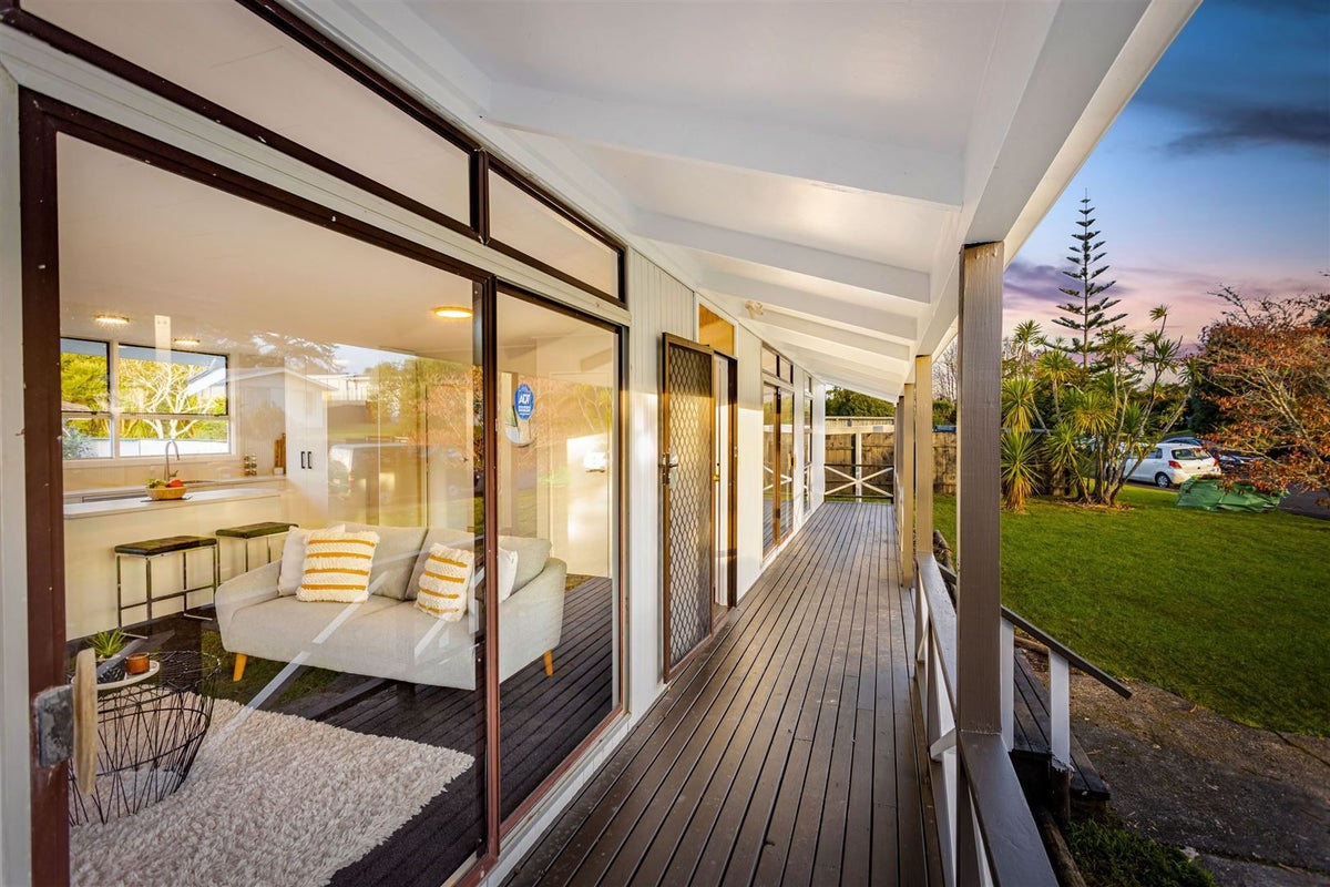 7 Serwayne Place, Sunnyvale, Auckland - Carousel 2