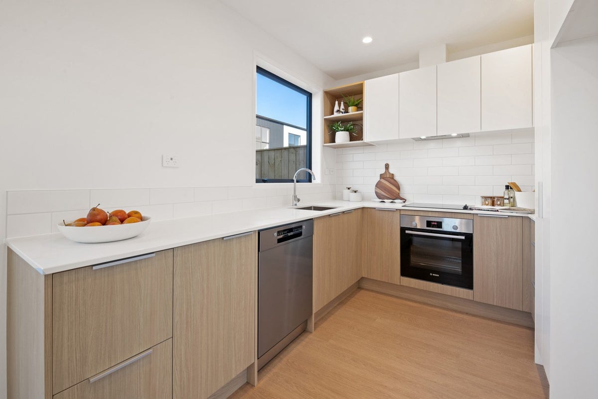 11 Huru Road, Flat Bush, Auckland - Carousel 2