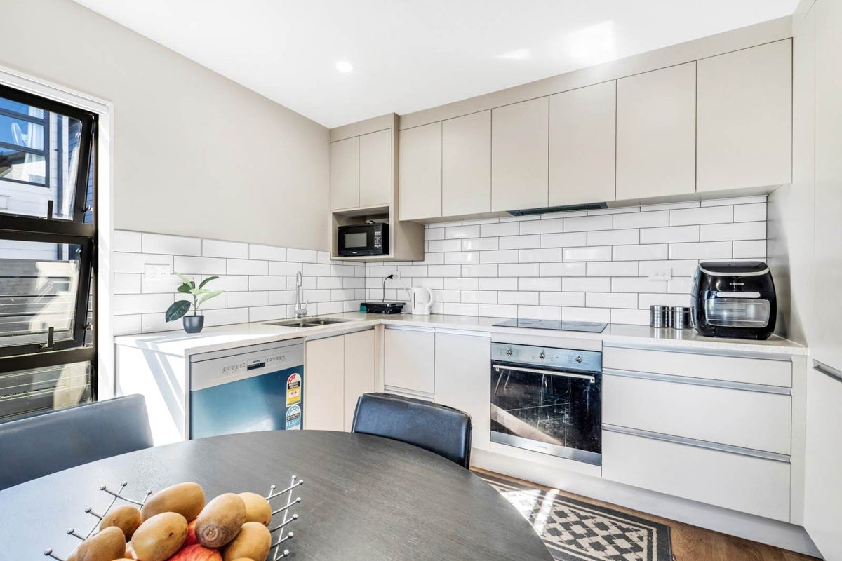 2/43 Clevedon Road, Papakura, Papakura, Auckland - Carousel 1