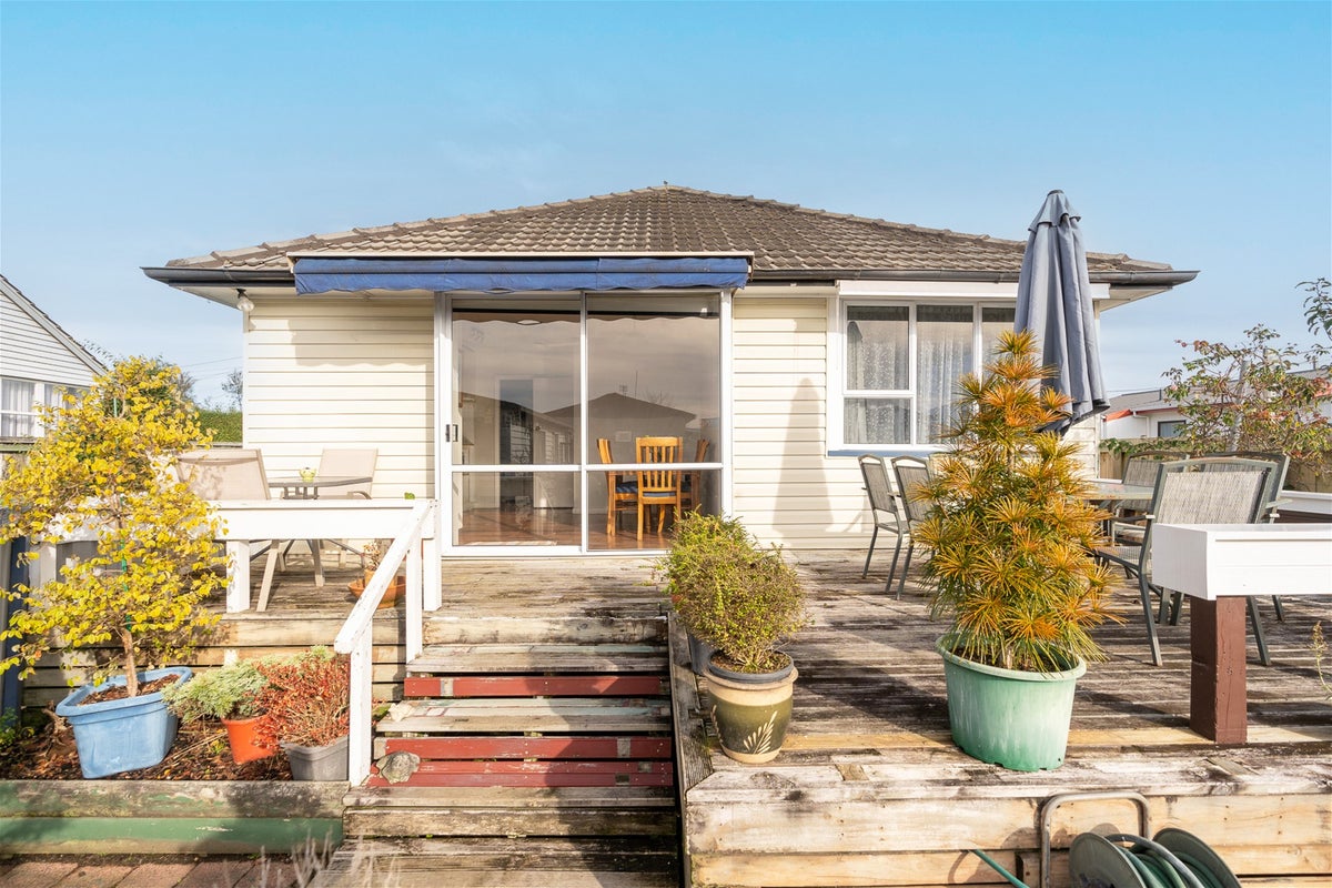 1 Hawk Street, Frankton, Hamilton - Carousel 1