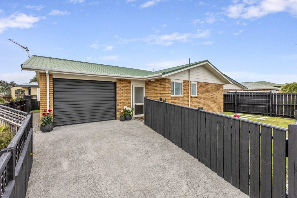 17A Kingsford Street, Bell Block, New Plymouth - Carousel 1