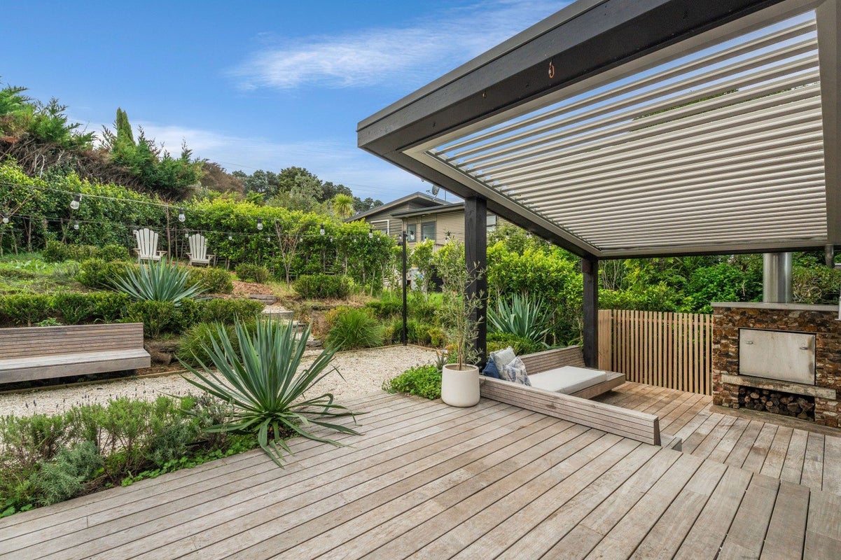 2 Te Makiri Road, Onetangi, Waiheke Island - Carousel 1