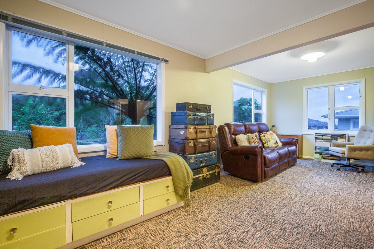 24 St Edmund Crescent, Tawa, Wellington - Carousel 34