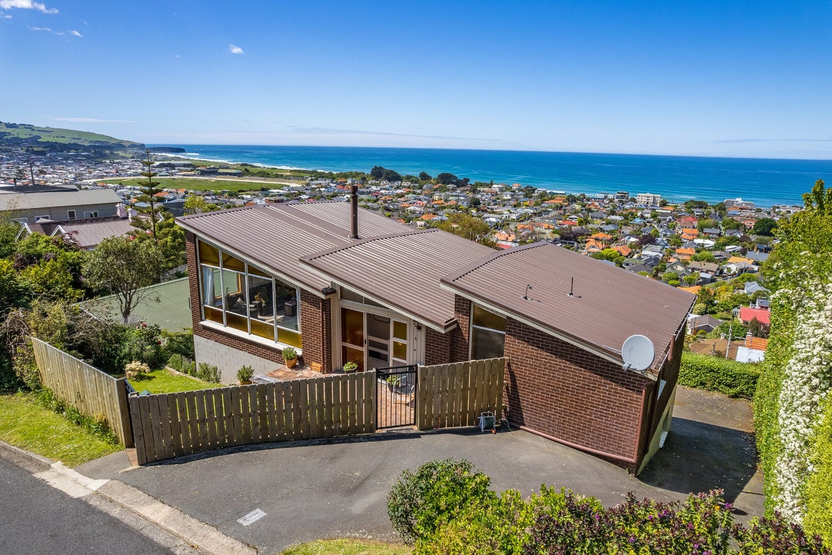 4 Winston Place, Kew, Dunedin - Carousel 1