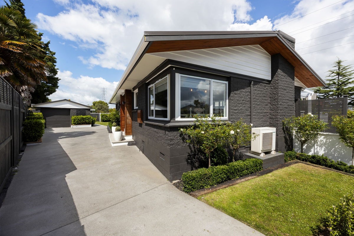 6 Erika Place, Fairview Downs, Hamilton - Carousel 24