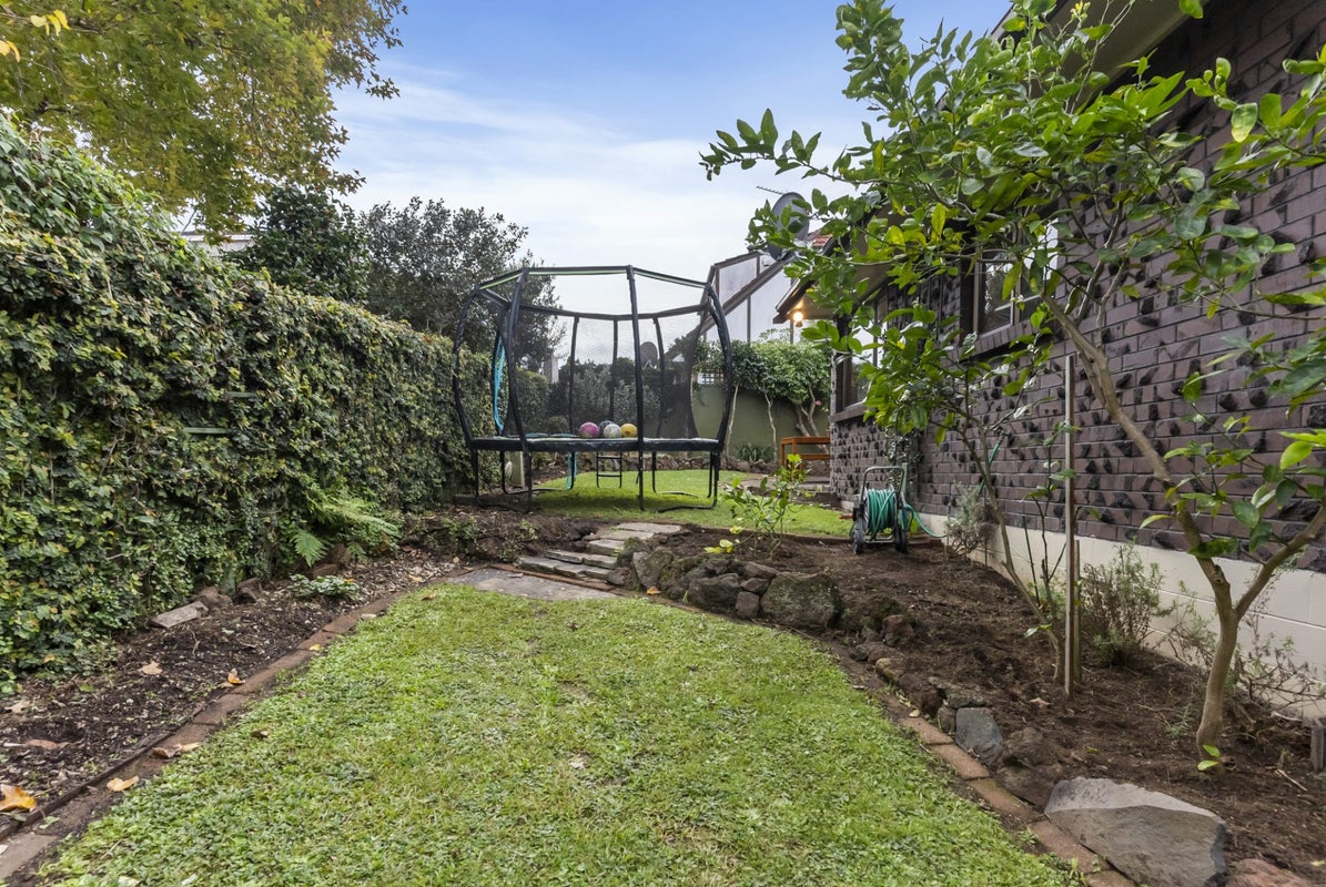 2/11 Regia Close, Half Moon Bay, Auckland - Carousel 2