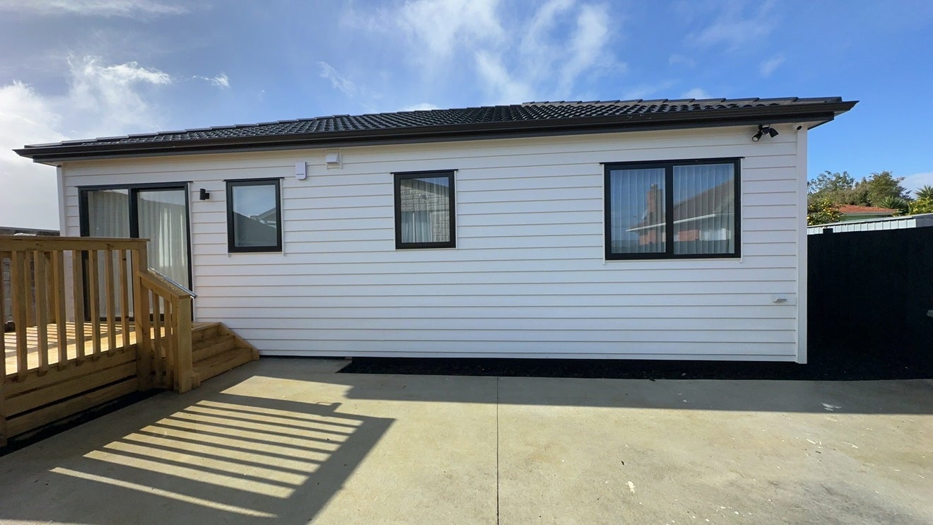 8 Doughty Place, Otara, Auckland - Carousel 2