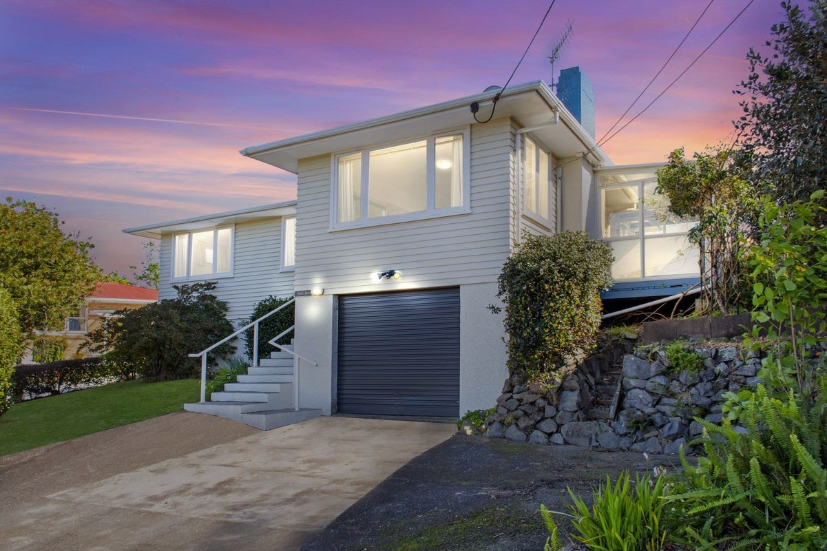 6 Kingswood Road, Brookfield, Tauranga - Carousel 1