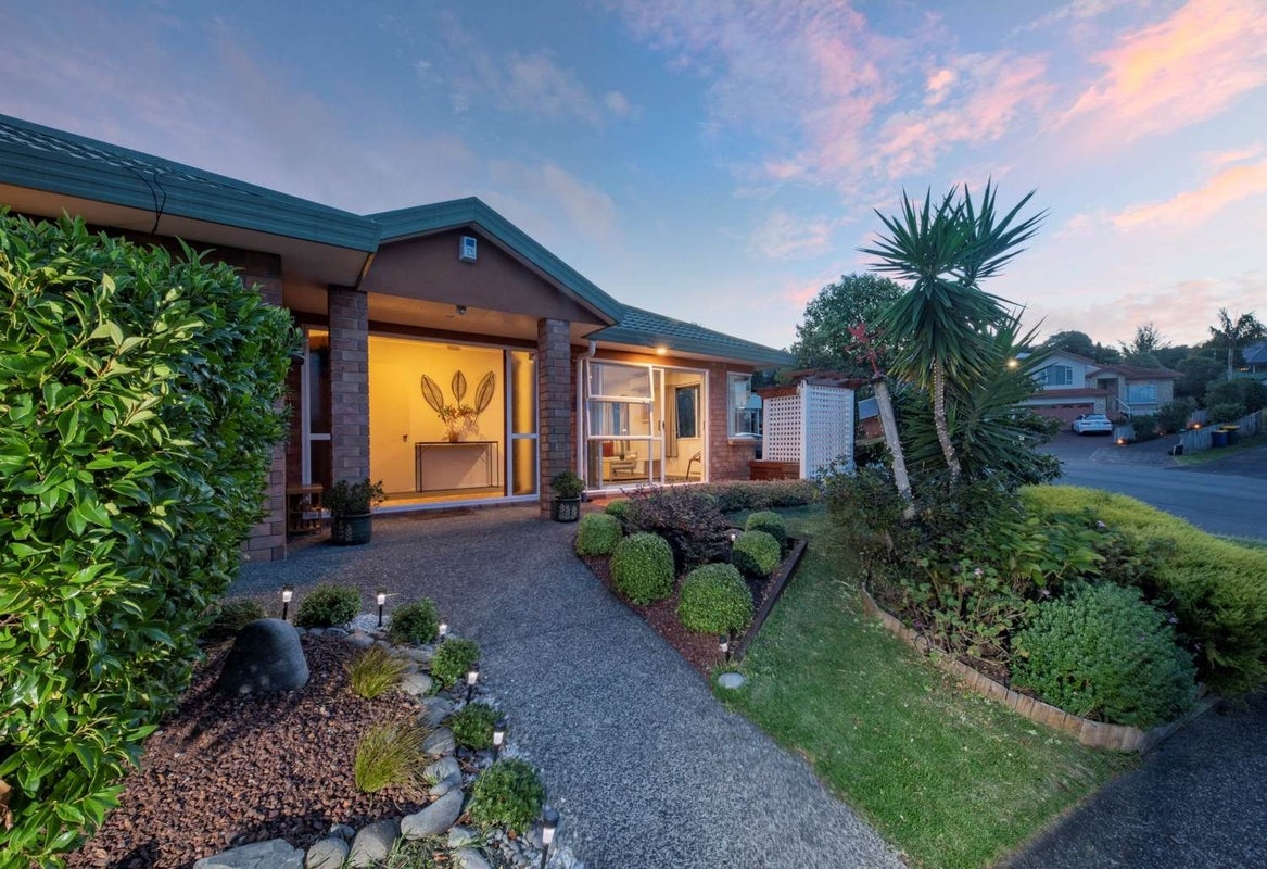 10 Ryden Place, Glen Eden, Auckland - Carousel 1