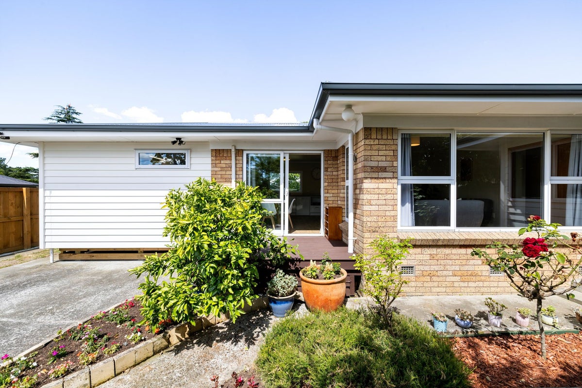 19 Mabian Crescent, Deanwell, Hamilton - Carousel 1