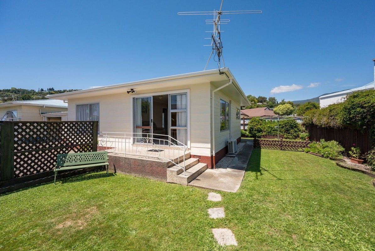 3/7 Parkers Road, Tahunanui, Nelson - Carousel 1
