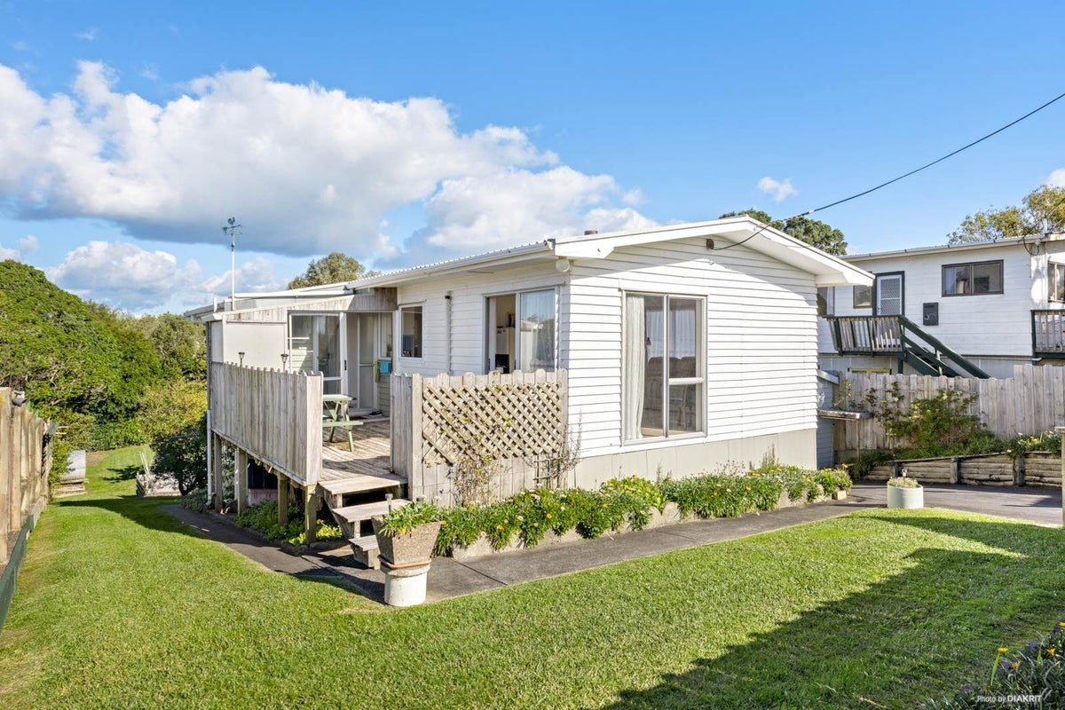 1271 Whangaparaoa Road, Gulf Harbour, Whangaparaoa - Carousel 1