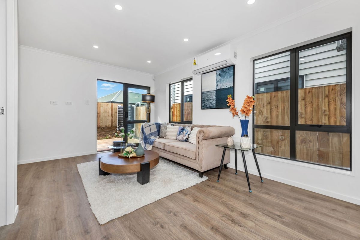 6 Tua Place, Favona, Auckland - Carousel 1