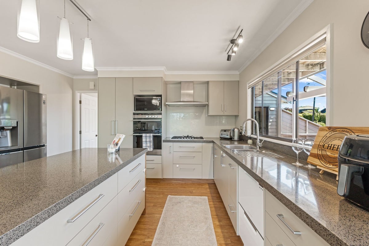 58 Karina Road, Merrilands, New Plymouth - Carousel 2