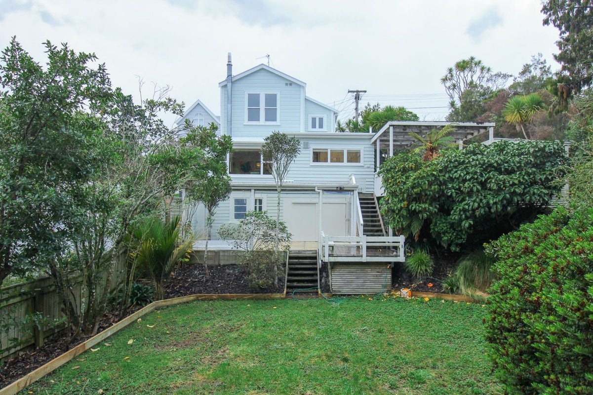 35 Farm Road, Northland, Wellington - Carousel 1