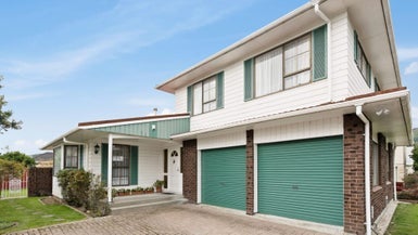 17 Waddington Drive, Naenae, Lower Hutt - Carousel 1