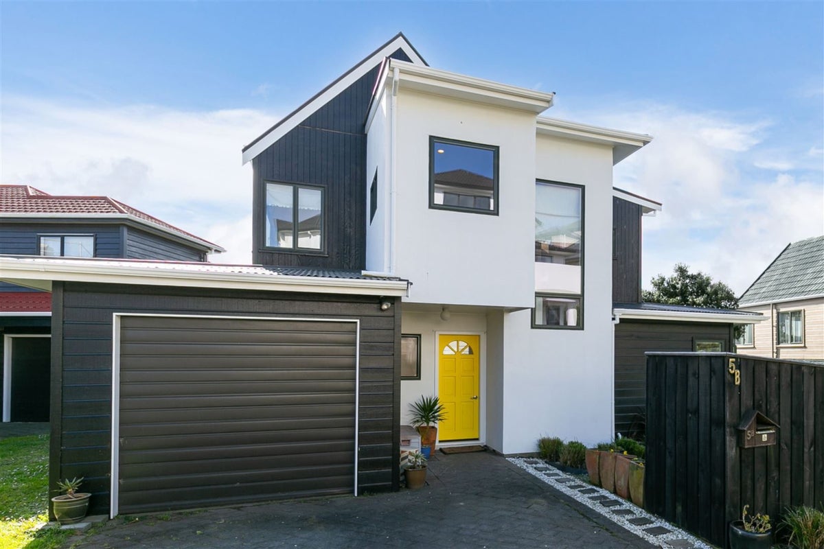 5B Becker Way, Karori, Wellington - Carousel 1