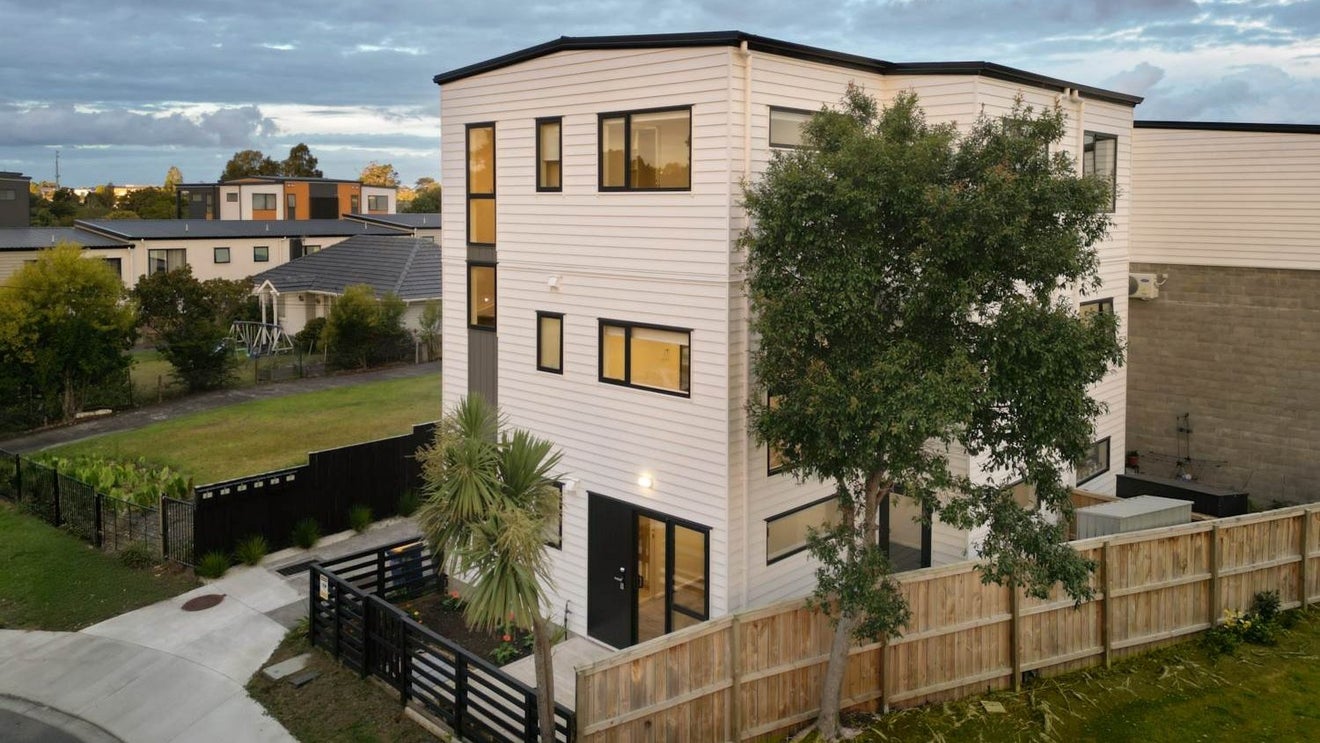 6/68 Smythe Road, Henderson, Auckland - Carousel 1