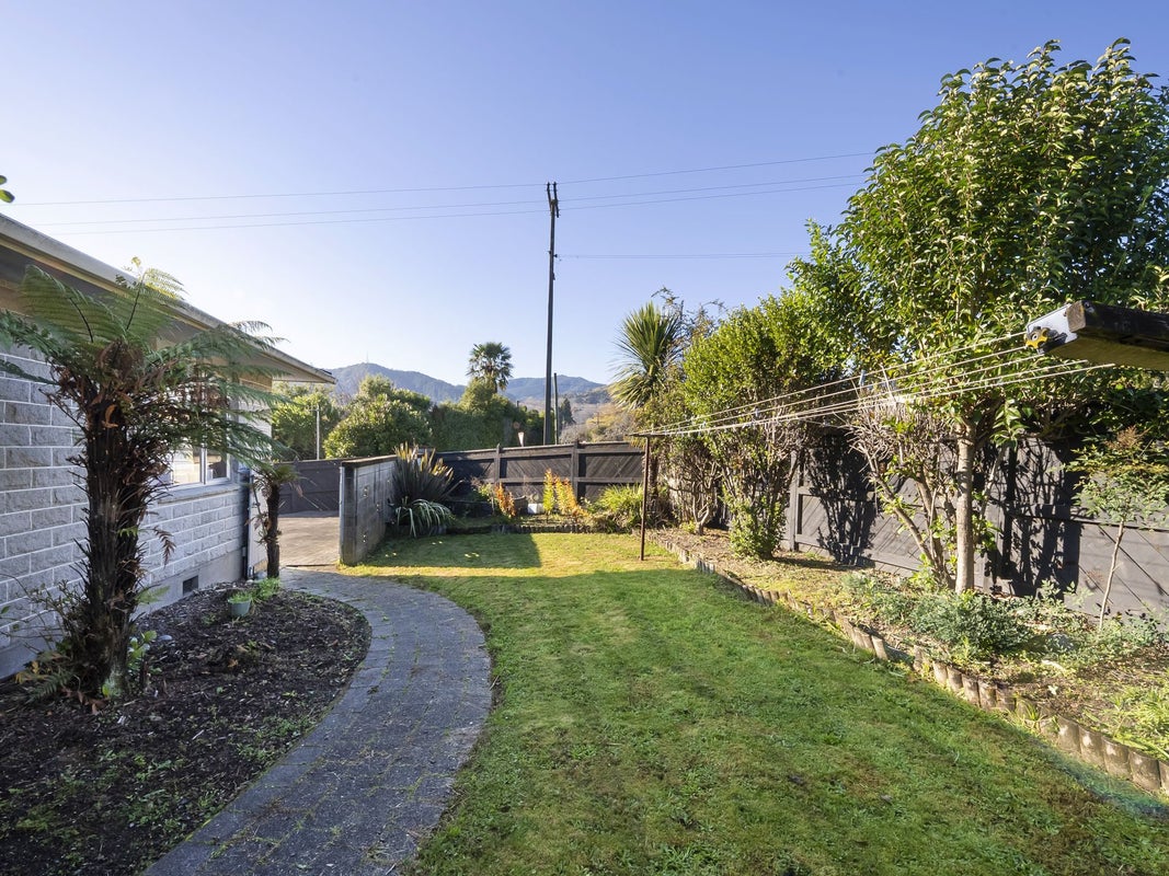 1/1 Cawthron Crescent, Annesbrook, Nelson - Carousel 2