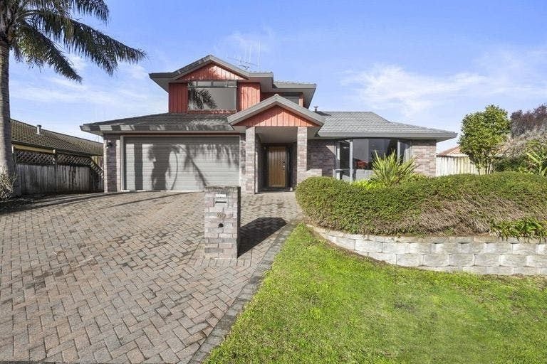 40 Keswick Crescent, Huntington, Hamilton - Carousel 1