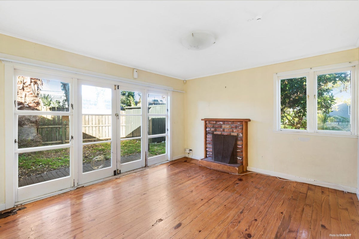 1/405 East Coast Road, Mairangi Bay, Auckland - Carousel 2