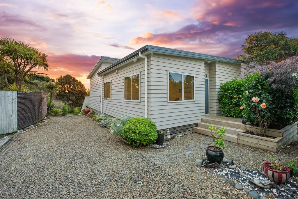 7B Titoki Road, Waikanae Beach, Waikanae - Carousel 2