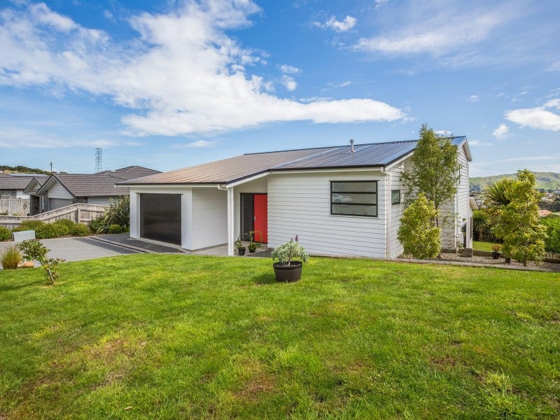 8 Madeira Close, Whitby, Porirua - Carousel 19