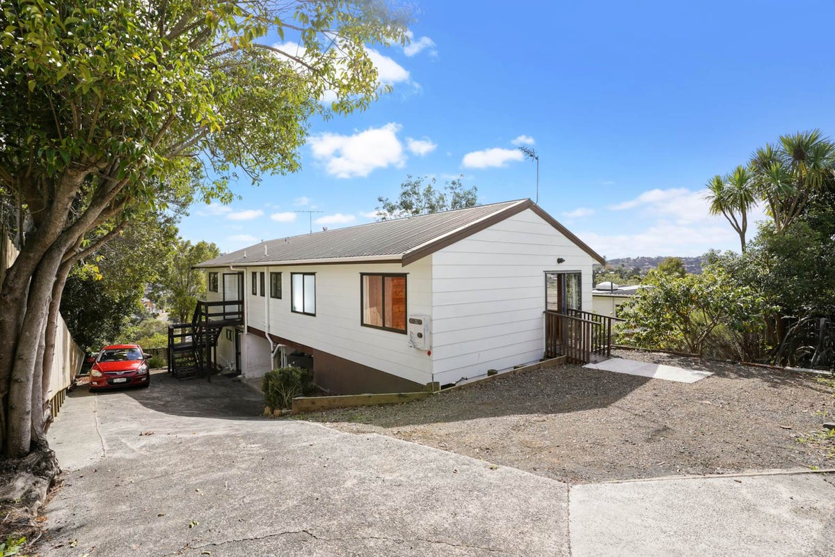 2/610 Beach Road, Browns Bay, Auckland - Carousel 1