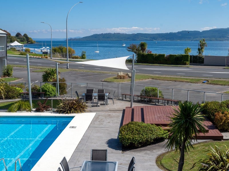 300 Lake Terrace, Two Mile Bay, Taupo - Carousel 2