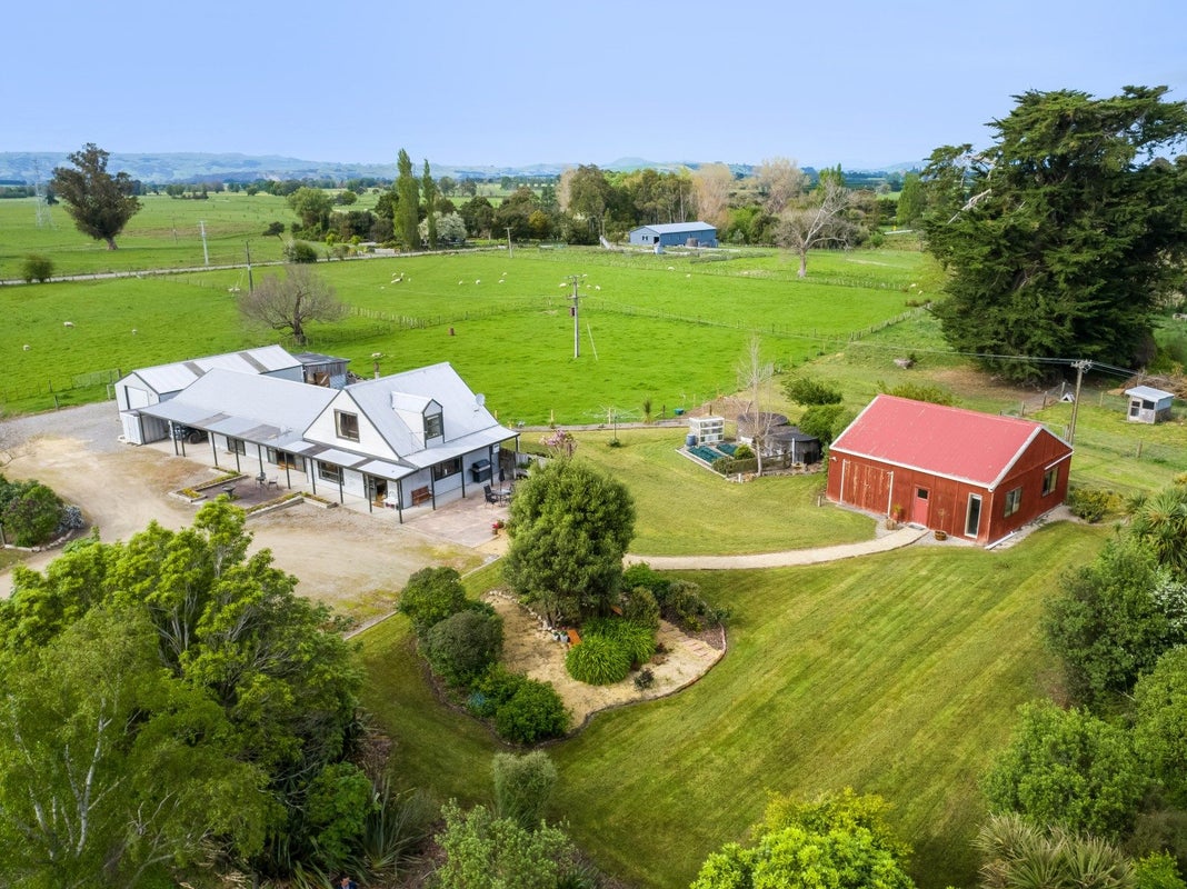 252 East Taratahi Road, East Taratahi - Carousel 1
