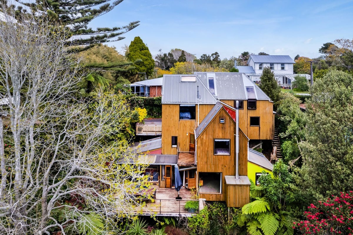 73D Govett Avenue, Frankleigh Park, New Plymouth - Carousel 1