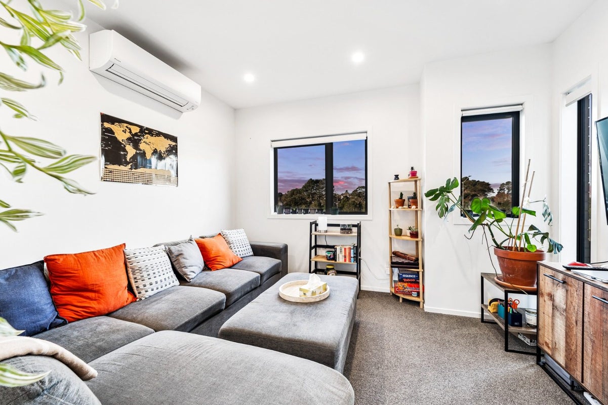 26/28 Westgate Drive, Westgate, Auckland - Carousel 1