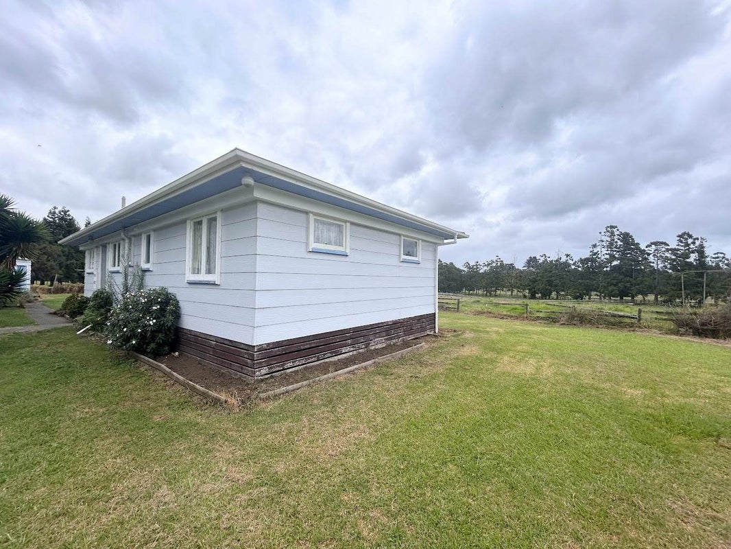 319 Glenbrook Beach Road, Waiuku - Carousel 1