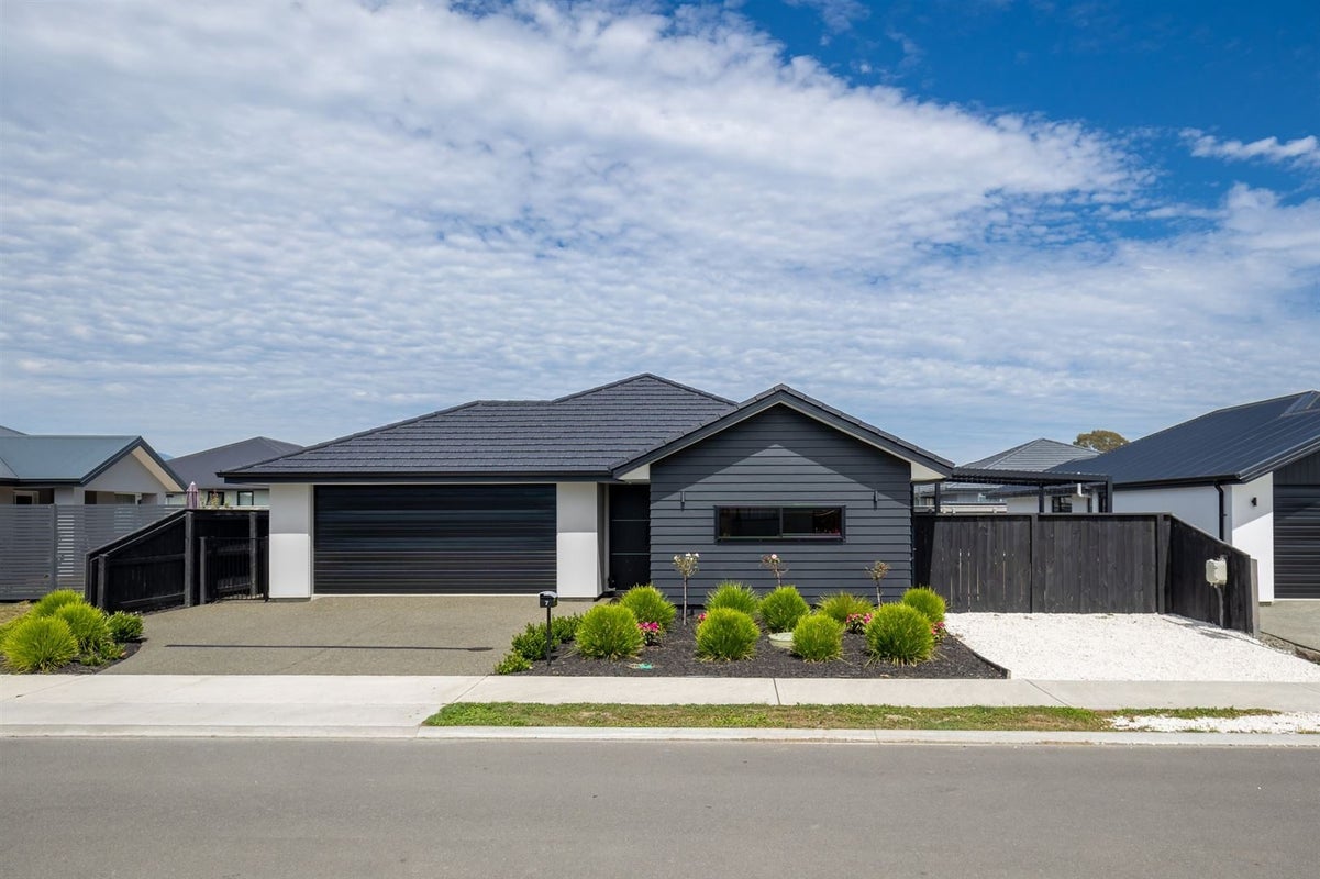 7 Holstein Lane, Appleby, Richmond - Carousel 1