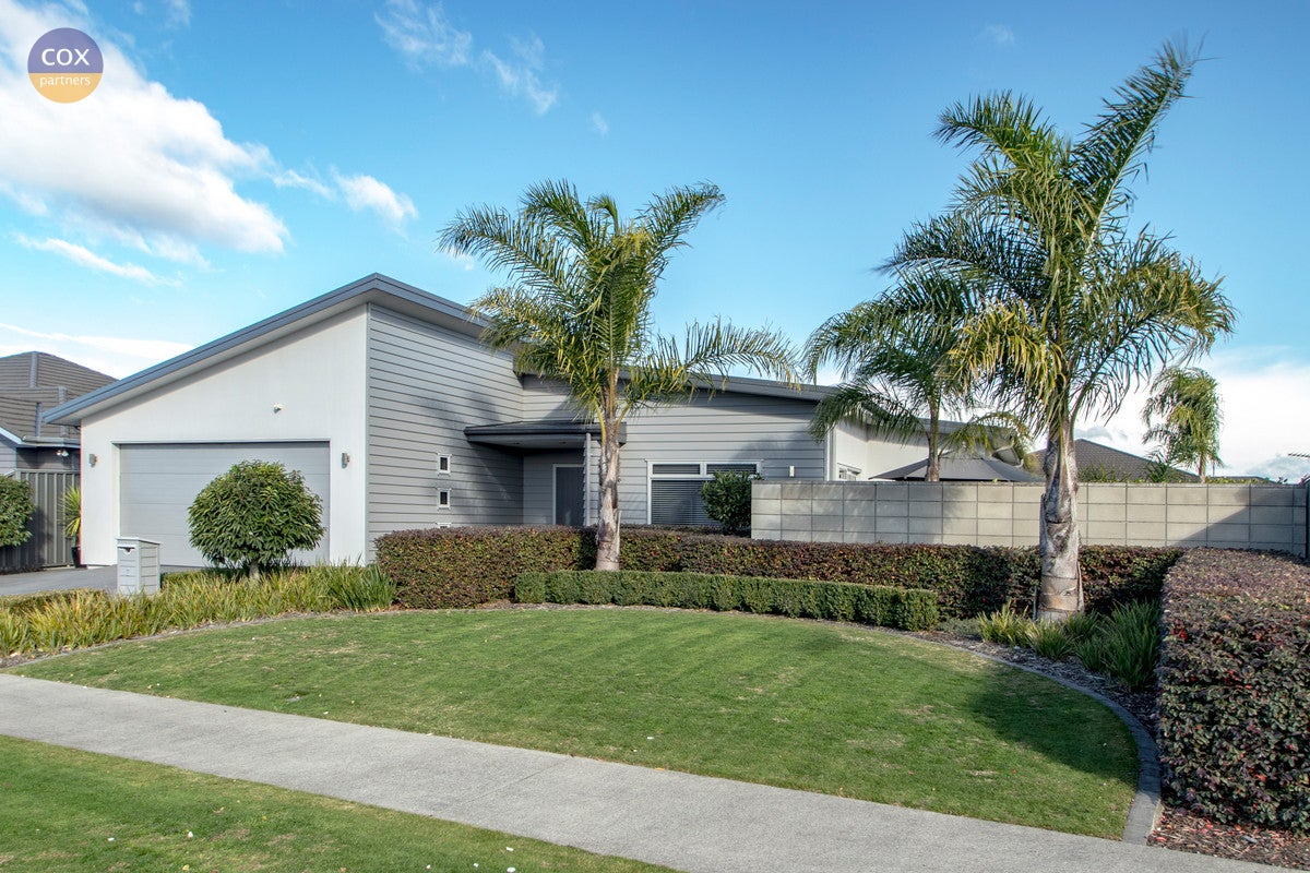 7 Kapiti Drive, Poraiti, Napier - Carousel 1