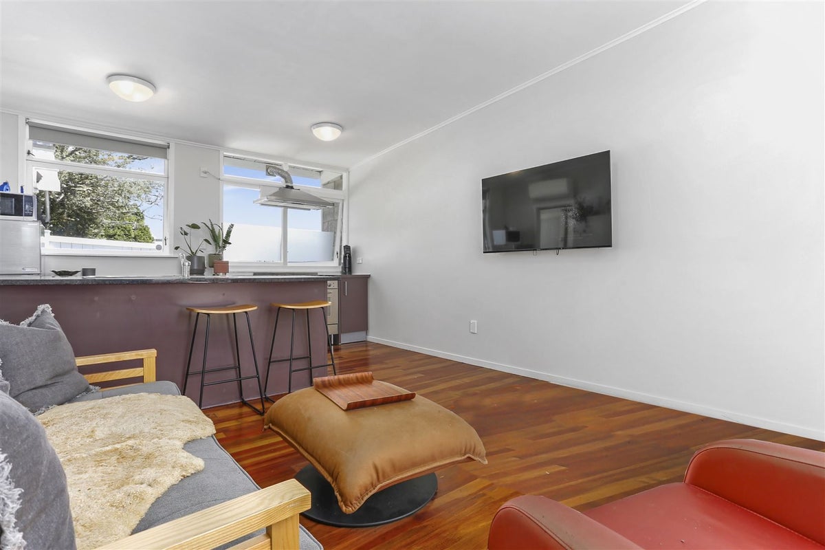 4/13 Napoleon Avenue, Milford, Auckland - Carousel 2
