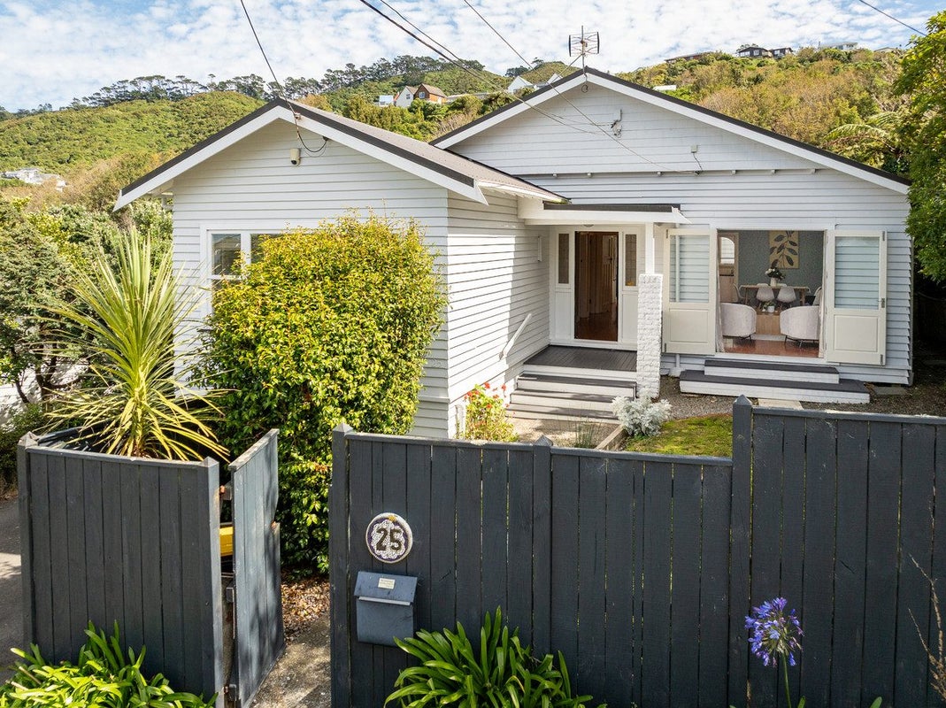 25 Omar Street, Khandallah, Wellington - Carousel 1