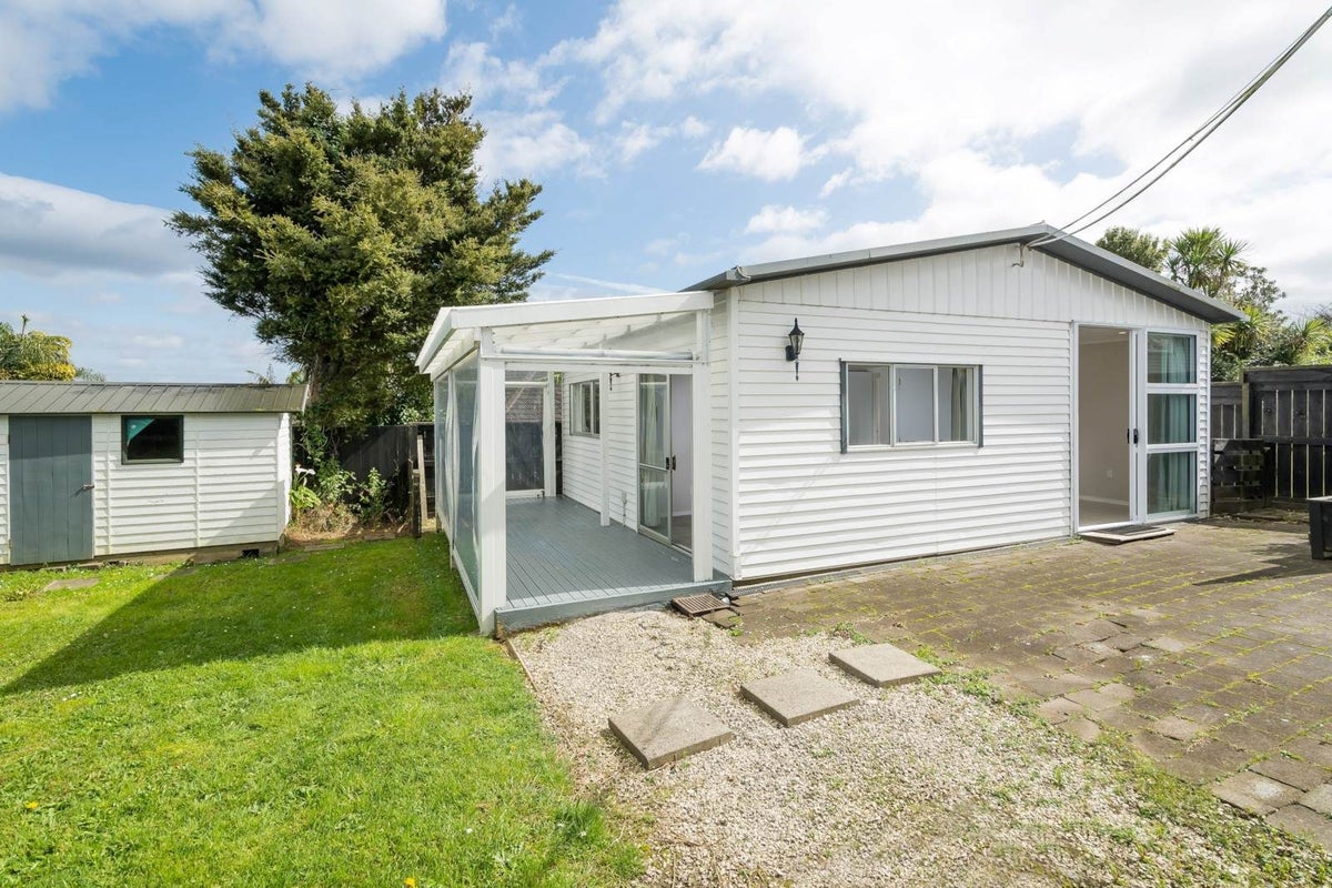 18 Webb Place, Forrest Hill, Auckland - Carousel 2