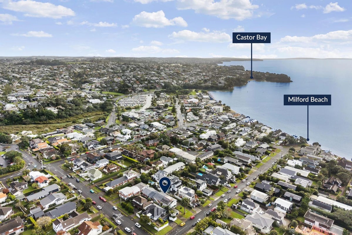 2/4 Cecil Road, Milford, Auckland - Carousel 17