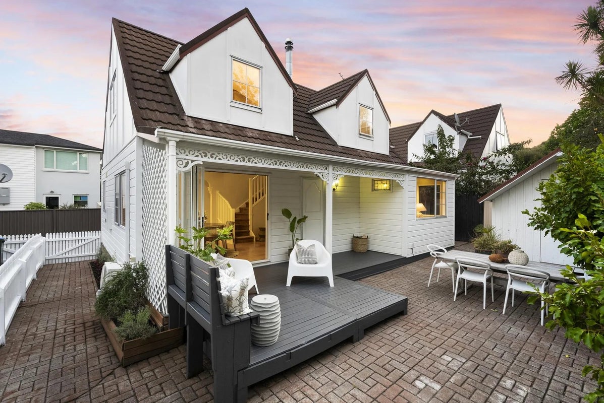 35B Atkin Avenue, Mission Bay, Auckland - Carousel 1